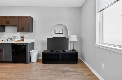 Bloomington Apartment | Modern Retreat Near Campus & Kirkwood Nightlife