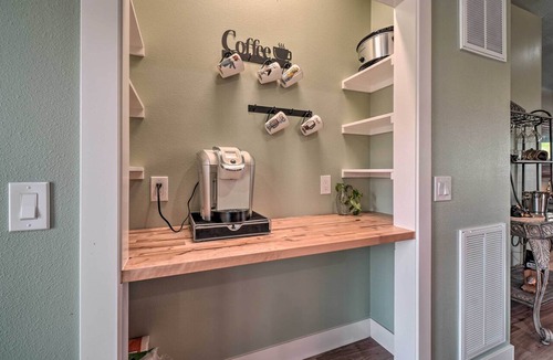 Cotter House | Modern Retreat w/Deck: Walk to White River!
