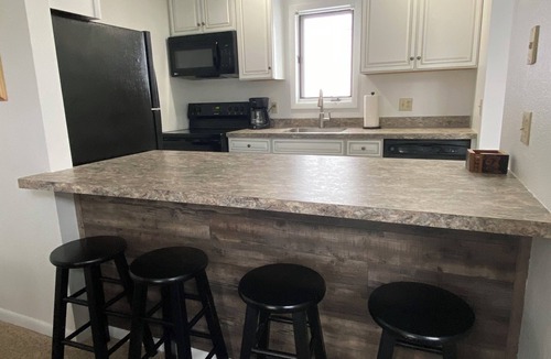 Ellicottville House | Modern Retreat with Stunning Views. Holiday Valley across the Street! Sleeps 8