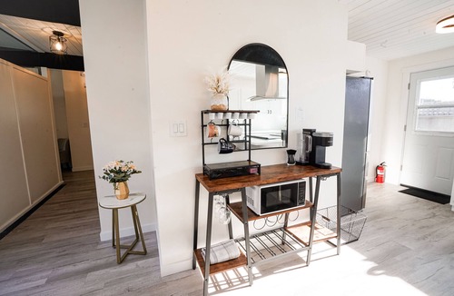 Sedro-Woolley House | Modern Retro Haven near Downtown Sedro Woolley