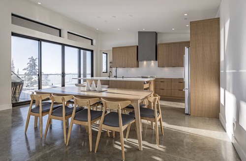 Silver Star Mountain House | Modern Ridge house with 2 private hot tubs, laundry, gear room and suite