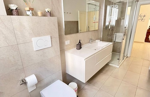Lungarno del Tempio Apartment | MODERN RIVER HOUSE