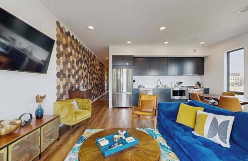 North Capitol Condo | Modern river-view condo with balcony & WiFi - walk to downtown & attractions