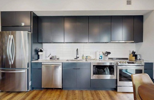 North Capitol Condo | Modern river-view condo with balcony & WiFi - walk to downtown & attractions