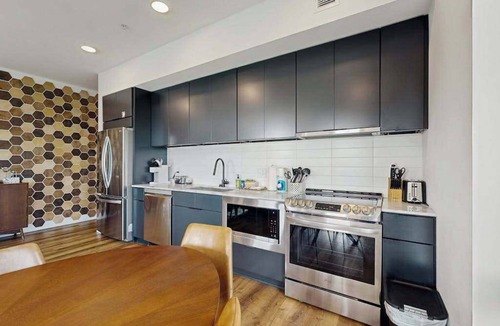 North Capitol Condo | Modern river-view condo with balcony & WiFi - walk to downtown & attractions