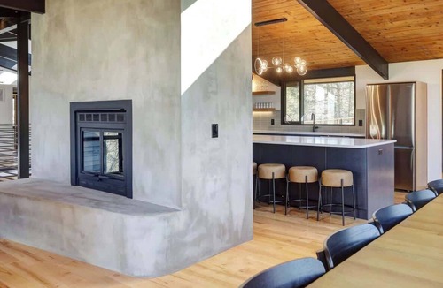 Hood House | Modern Riverfront Retreat | Luxe 3BR with Sauna