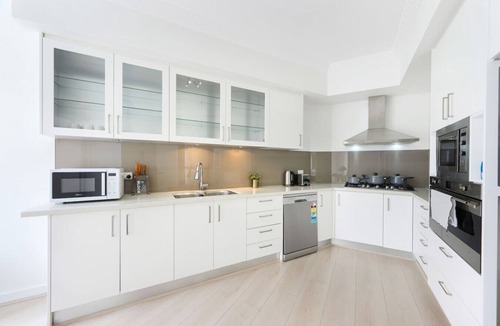 Abbotsford Apartment | Modern Riverside 4BR Apartment in Abbotsford