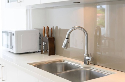 Abbotsford Apartment | Modern Riverside 4BR Apartment in Abbotsford