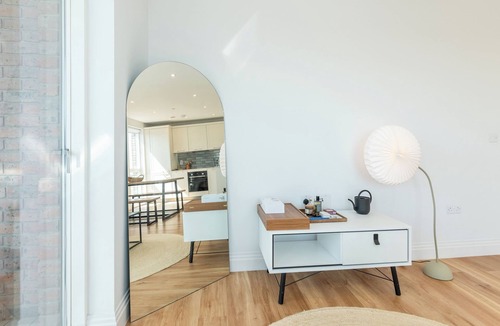 Reading City Centre Apartment | Modern Riverside Flat | Balcony | Central Location - Pass the Keys