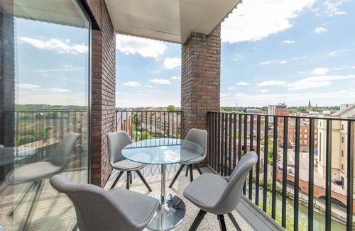 Reading City Centre Apartment | Modern Riverside Flat | Balcony | Central Location - Pass the Keys
