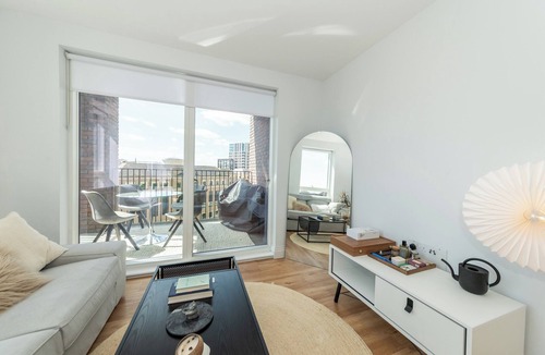 Reading City Centre Apartment | Modern Riverside Flat | Balcony | Central Location - Pass the Keys