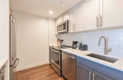 East Cambridge Apartment | Modern Riverside Retreat Near Kendall Square