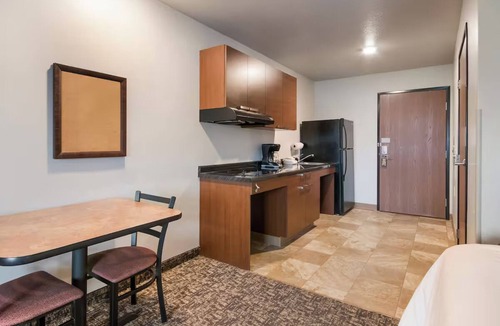 Rock Springs Hotel | Modern Rock Springs Stay | w/Kitchenette | Near Gateway Blvd