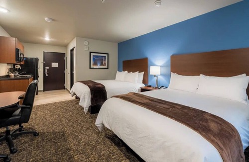Rock Springs Hotel | Modern Rock Springs Stay | w/Kitchenette | Near Gateway Blvd