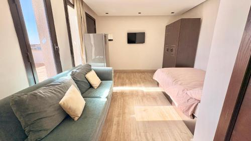 Sheikh Zayed City Apartment | Modern Rooftop Studio in Westown, Sheikh Zayed - Near GEM & SPX Airport