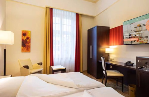Zentrum Hotel | Modern Room Just Steps from Bonn’s Top Attractions – Ideal for Urban Explorers!