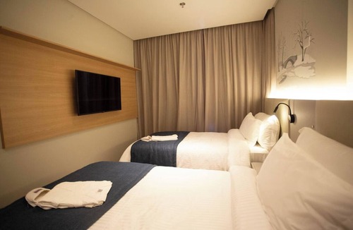 Itapema Hotel | Modern Room Perfect for Relaxation by the Sea - Near Navegantes Airport
