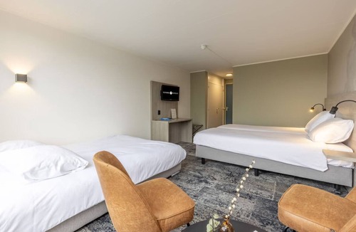 Municipality of Hellendoorn Hotel | Modern Room Perfect for Family Nature Trips Near Speelbos Nijverdal