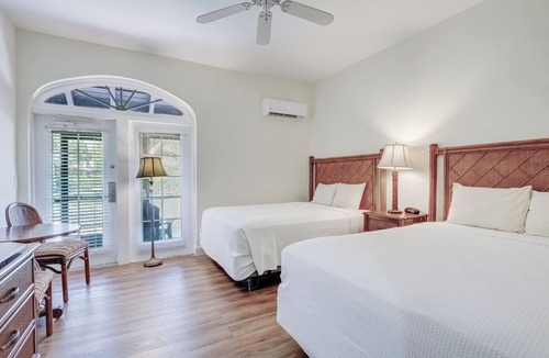 Naples Hotel | Modern Room with 2 Queen Beds, Wi-Fi & Parking
