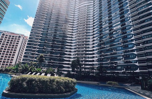 San Antonio Condo | Modern rustic 1-BR condo with balcony at Air Residences Makati