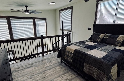 Kennewick House | Modern, rustic building with a loft in Kennewick, WA near Canyon Lakes!