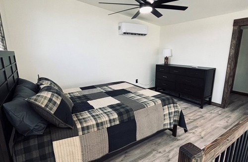 Kennewick House | Modern, rustic building with a loft in Kennewick, WA near Canyon Lakes!