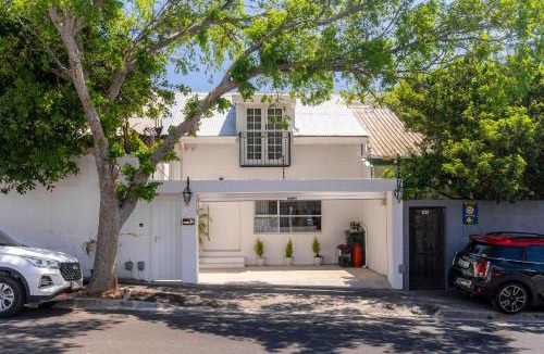 Cape Town City Centre House | Modern Rustic Gem at the foot of Table Mountain