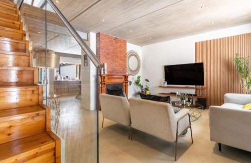 Cape Town City Centre House | Modern Rustic Gem at the foot of Table Mountain