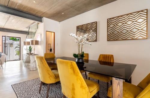 Cape Town City Centre House | Modern Rustic Gem at the foot of Table Mountain