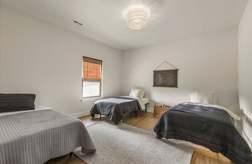 Strafford House | Modern Rustic Retreat, Spacious 6 Bedroom Home on 33acres with Private Pond