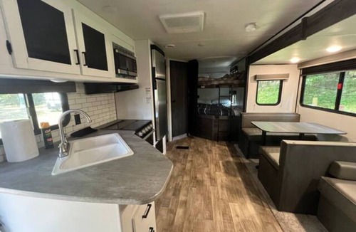 Catskill House | Modern RV Camper #2: Sleeps 6, Pet-friendly, Surrounded by Nature