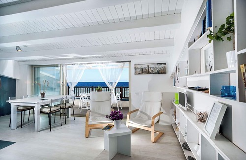 Marzamemi Apartment | Modern seafront apartment with panoramic terrace