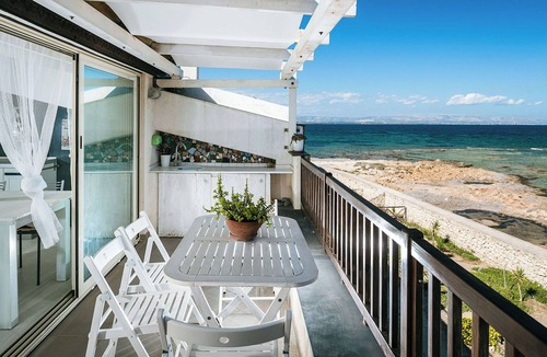 Marzamemi Apartment | Modern seafront apartment with panoramic terrace