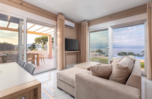 Agia Pelagia Chlomou Villa | Modern Seafront Villa, A/C, Private Pool, Amazing Sea Views & Beautiful Sunrises - 30m from the Sea!