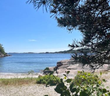 Fevik Apartment | Modern seaside apartment at Fevik in Grimstad
