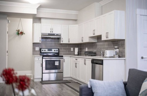 White Rock House | Modern Seaside Sanctuary | 1 BR Executive Suite