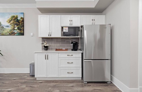 White Rock House | Modern Seaside Sanctuary | 1 BR Executive Suite