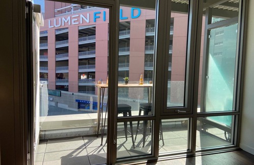 SoDo Apartment | Modern Seattle Apartment next to Lumen Field + MAJOR INTERNATIONAL SPORTING EVENT