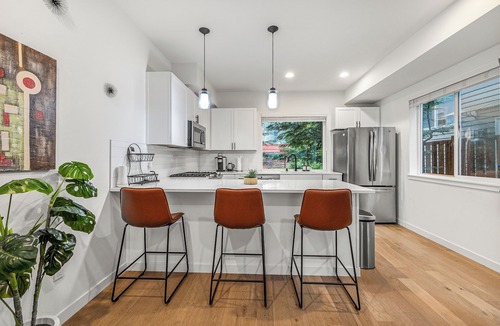 University District House | Modern Seattle Home w/Rooftop Views | Near UW