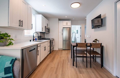 Atlantic Condo | Modern Seattle Townhome Near Downtown & Parks
