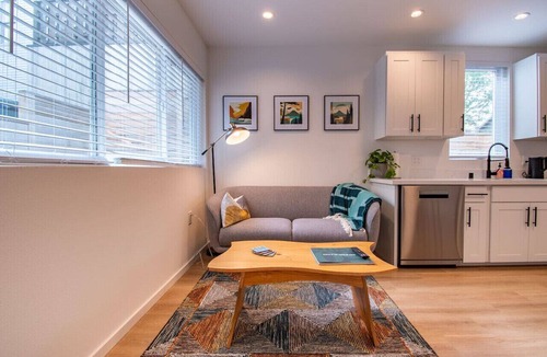 Atlantic Condo | Modern Seattle Townhome Near Downtown & Parks