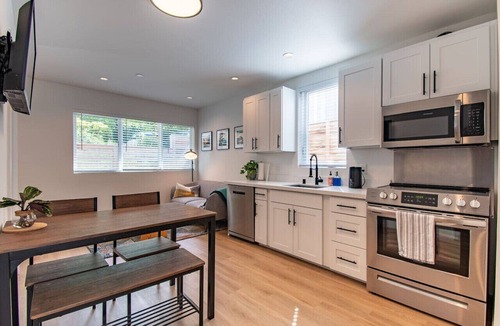 Atlantic Condo | Modern Seattle Townhome Near Downtown & Parks