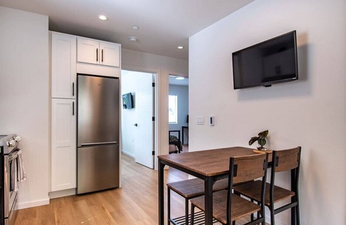 Atlantic Condo | Modern Seattle Townhome Near Downtown & Parks
