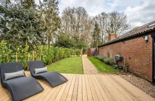 Matching Green Apartment | Modern self contained one bedroom with garden