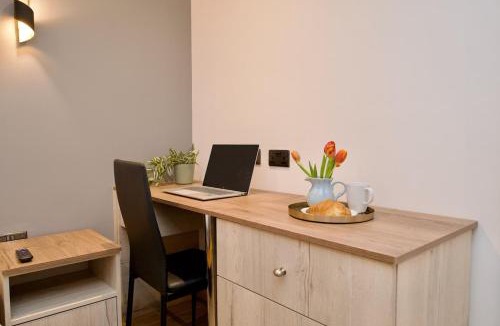 Weston on Trent Apartment | Modern Self Contained Studio Near Coventry CBS Arena with Private Parking
