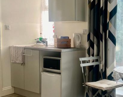 Higham Hill Apartment | Modern self contained studio flat