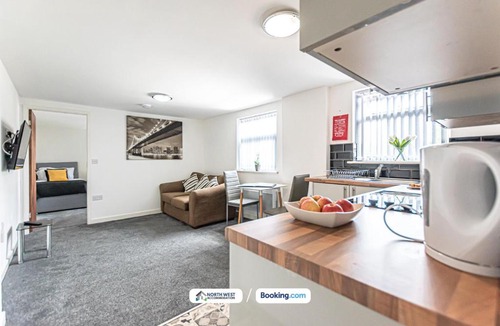 St Helens Apartment | Modern Serviced Apartments in St Helens with Free WiFi Ideal for Leisure or Work Stays by North West Accommodation