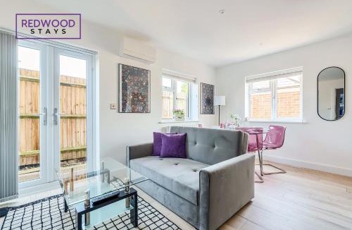 Basingstoke Apartment | Modern Serviced Apartments For Contractors & Families with Free Parking, WiFi & Netflix By Redwood Stays