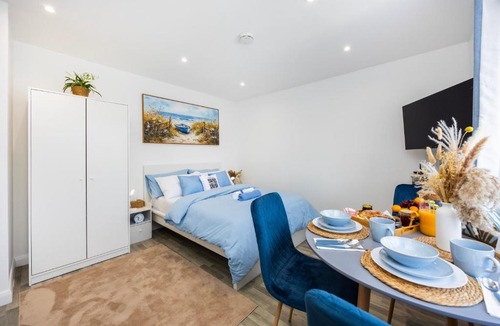 Eltham West House | Modern serviced apartment, near Central London, Greenwich, O2, Canary Wharf - FREE Parking