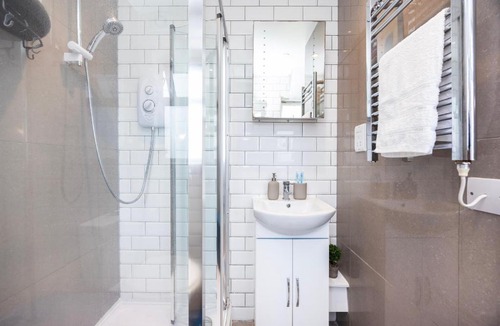 Eltham West House | Modern serviced apartment, near Central London, Greenwich, O2, Canary Wharf - FREE Parking